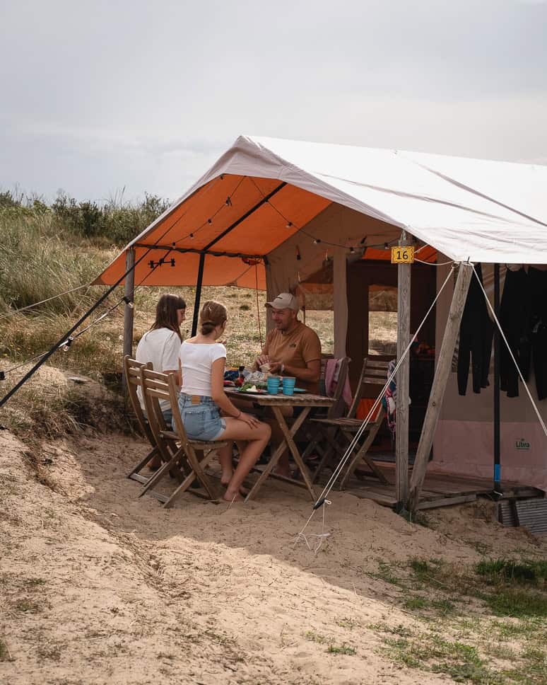 Surfen in Ameland: een weekje op Surf & Family Camp met Ripstar Glamping Ameland Nederland Surfkamp Ripstar