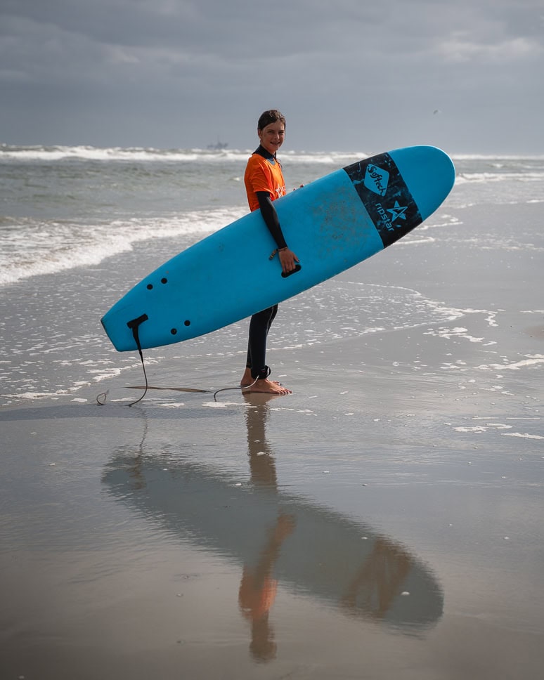 Surfen in Ameland: een weekje op Surf & Family Camp met Ripstar Tiener surfles Ripstar Amalenad Waddeneilanden