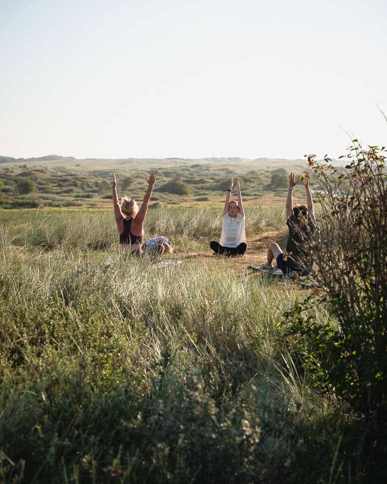 Surfen in Ameland: een weekje op Surf & Family Camp met Ripstar Yoga in Ameland in de duinen met Ripstar