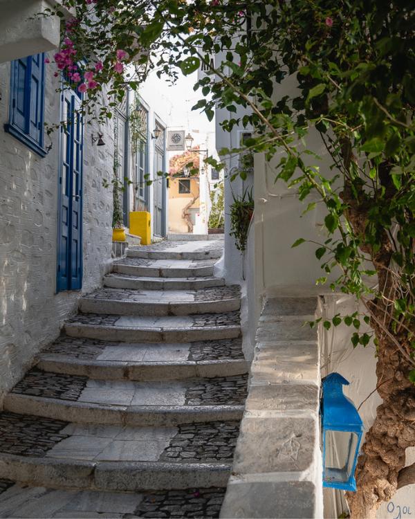 What to do on Syros: Our favourite island in the Cyclades One of the alleys in Ano Syros