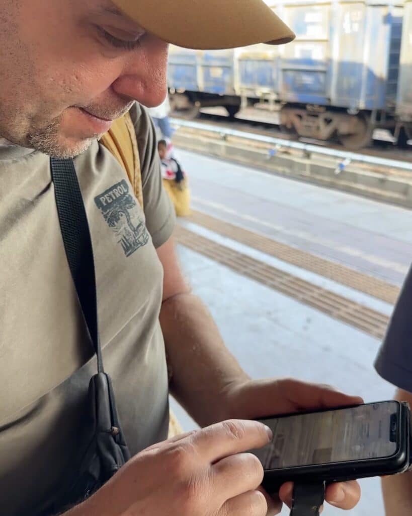 Using our Holafly Connect esim for transport in the train station in India